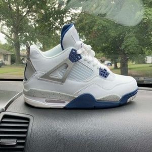 Air Jordan 4 Midnight Navy